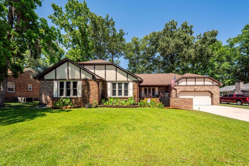313 Fairington Dr, Summerville, SC 29485