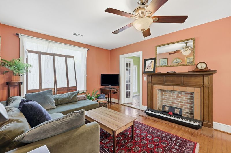 315 Hollywood Dr, Charleston, SC 29407
