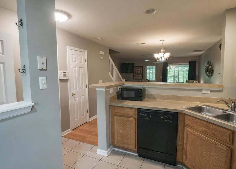 7919 Shadow Oak Dr, North Charleston, SC 29406