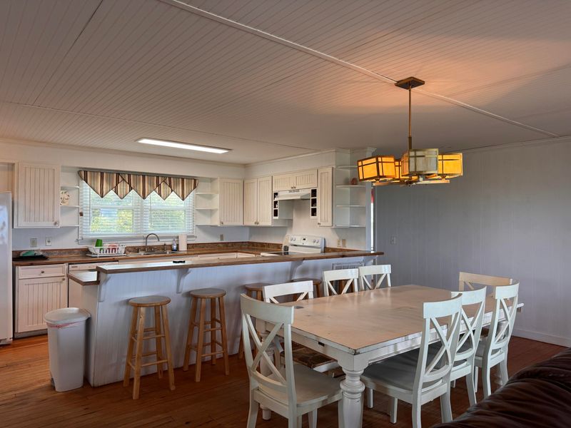 1904 Palmetto Blvd, Edisto Island, SC 29438