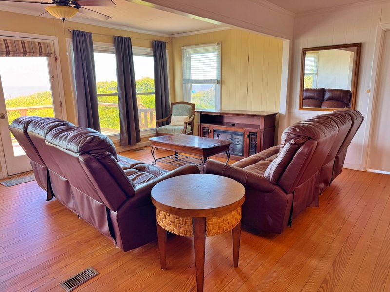 1904 Palmetto Blvd, Edisto Island, SC 29438