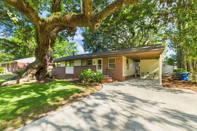2111 Barbour Dr, Charleston, SC 29414