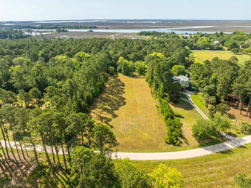 317 Mcclellan Ave, Mcclellanville, SC 29458