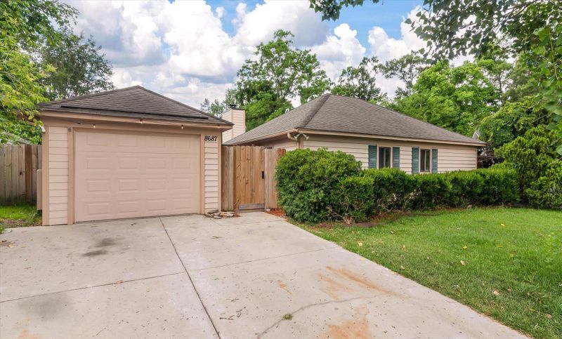 8687 Elsinore Ct, North Charleston, SC 29406