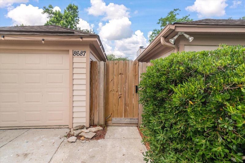 8687 Elsinore Ct, North Charleston, SC 29406
