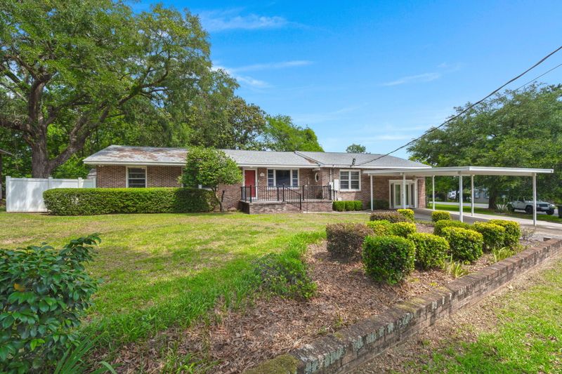1022 Riverview Dr, Hanahan, SC 29410