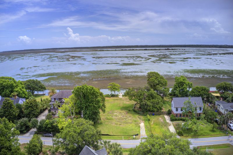 1379 Battalion Dr, Charleston, SC 29412