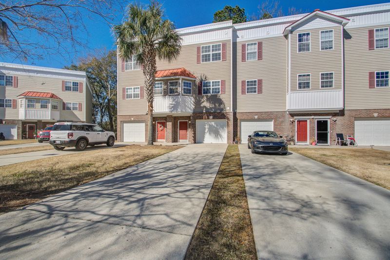 4628 N Palm View Cir, North Charleston, SC 29418