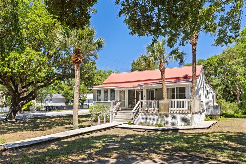 2250 Myrtle Ave, Sullivans Island, SC 29482