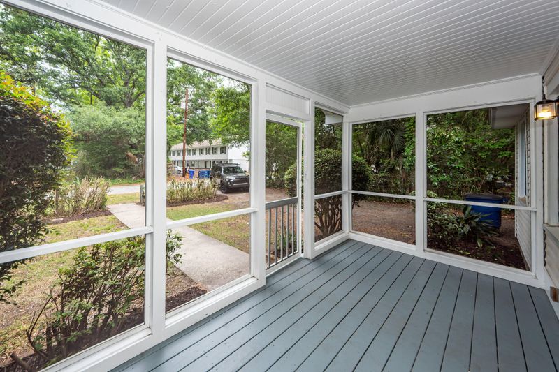 1621 Poinsettia Rd, Charleston, SC 29407