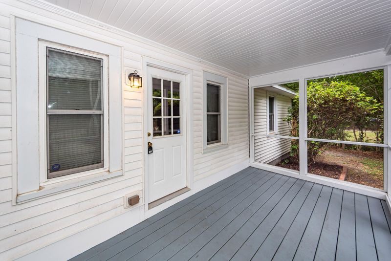 1621 Poinsettia Rd, Charleston, SC 29407
