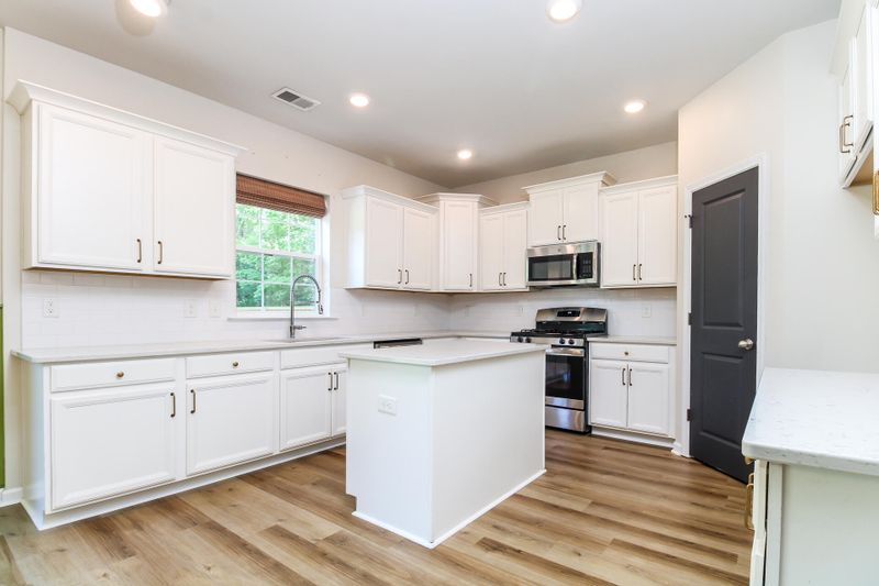 1006 Mossy Rock Dr, Summerville, SC 29485
