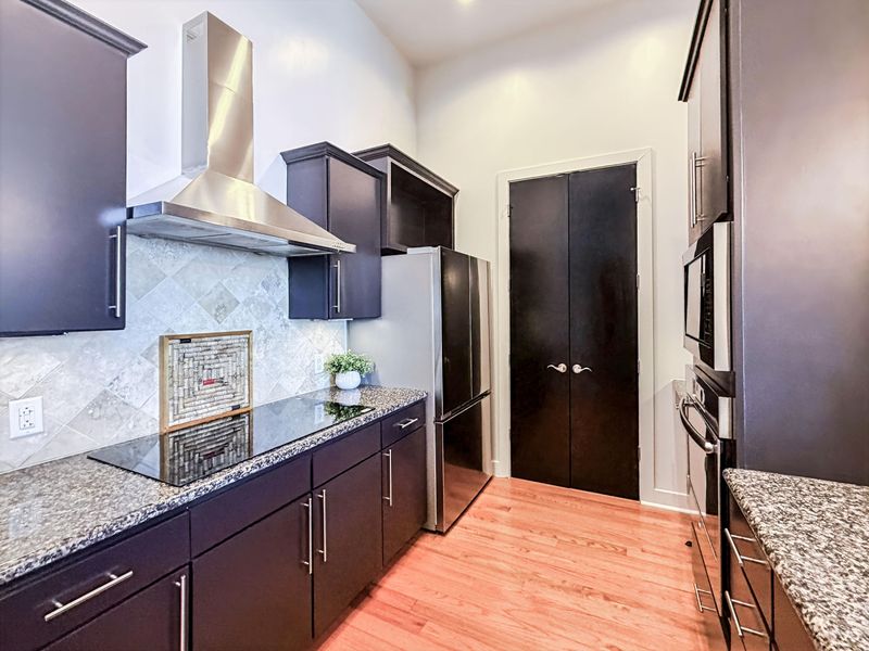 150 Bee St #808, Charleston, SC 29401