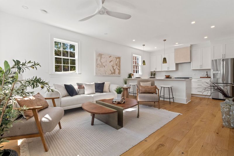2 Henrietta St, Charleston, SC 29403