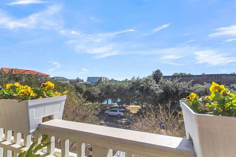 280 Seven Farms Dr #302, Charleston, SC 29492