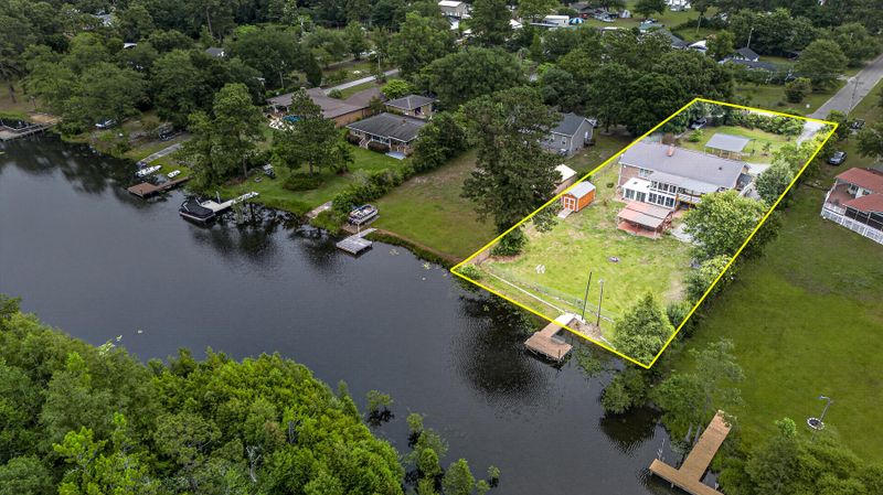 201 Lake Moultrie Dr, Bonneau, SC 29431