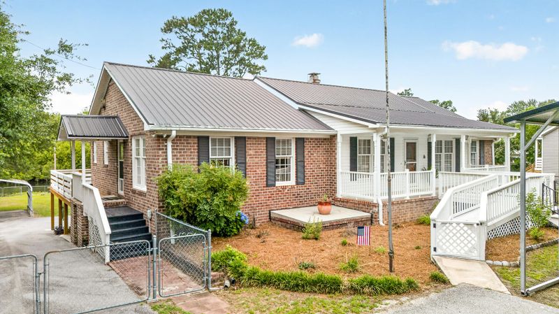 201 Lake Moultrie Dr, Bonneau, SC 29431