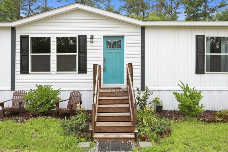 128 Kozy Corner Rd, Moncks Corner, SC 29461
