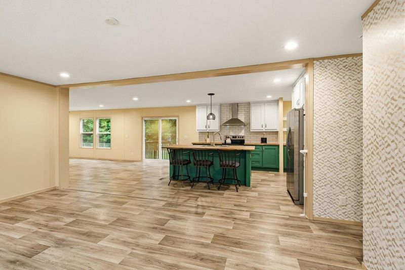 128 Kozy Corner Rd, Moncks Corner, SC 29461
