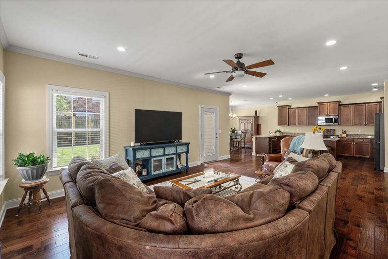 1904 Chestnut Oak Ln, Charleston, SC 29414