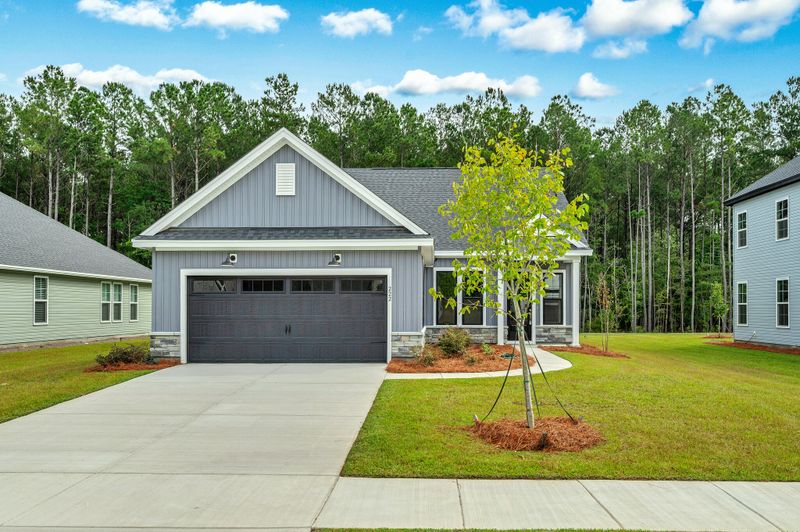 222 Creek Pointe Dr, Moncks Corner, SC 29461