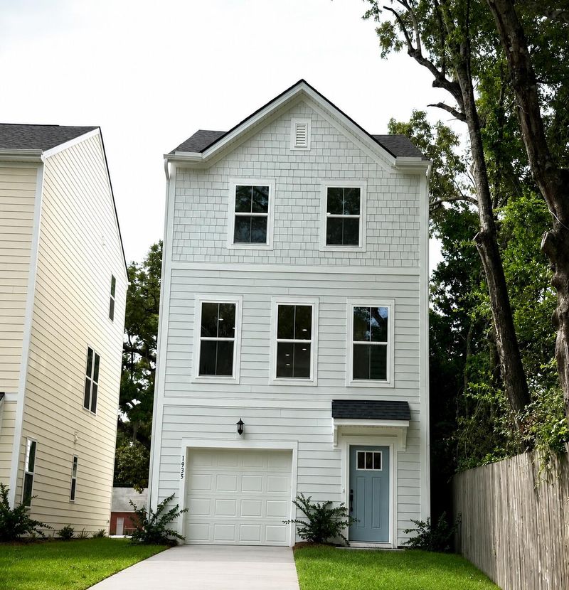 1935 Orangeburg St, North Charleston, SC 29405
