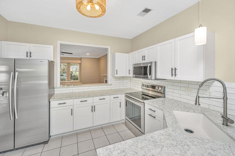 1423 Swamp Fox Ln, Charleston, SC 29412