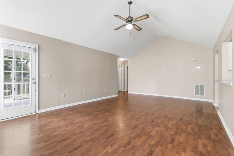 529 Beechcraft St, Charleston, SC 29407