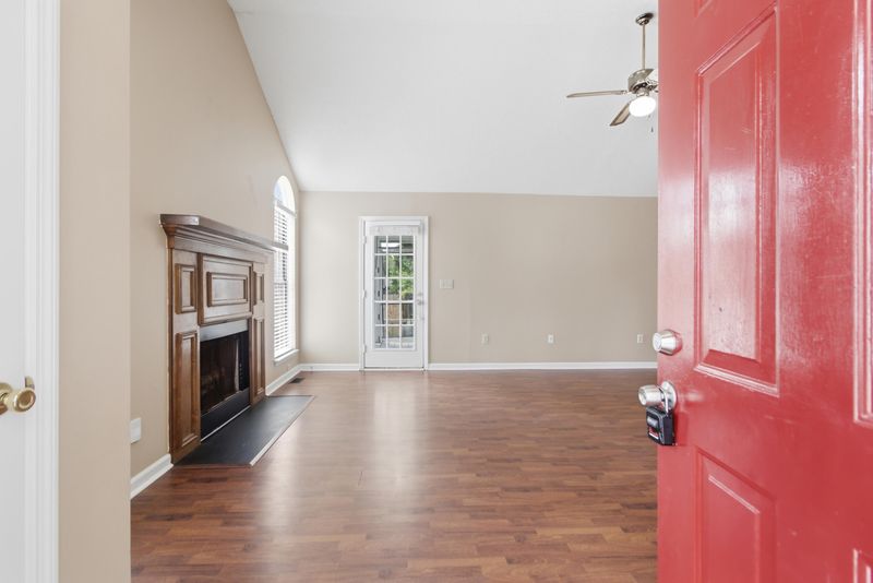 529 Beechcraft St, Charleston, SC 29407