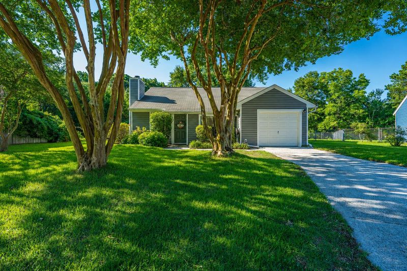 995 Oakcrest Dr, Charleston, SC 29412
