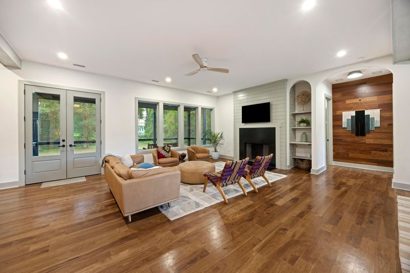 153 Tarbell Ln, Mcclellanville, SC 29458