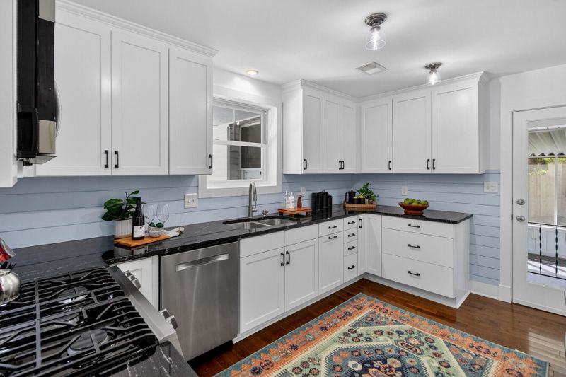 1949 Swift Ave, Charleston, SC 29407