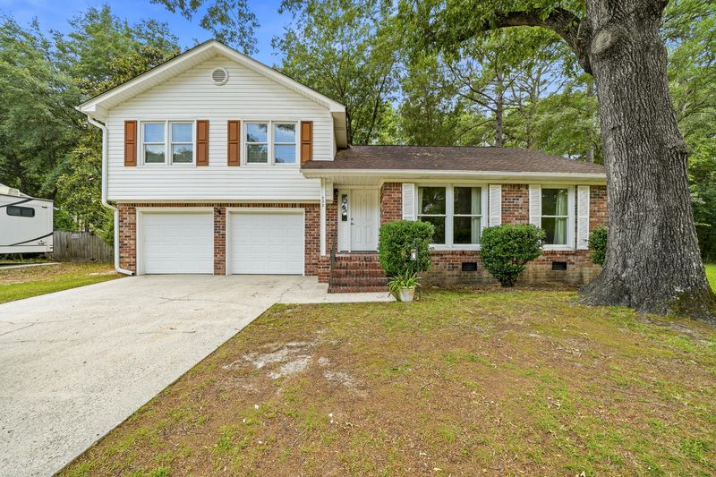 232 Canaberry Cir, Summerville, SC 29483