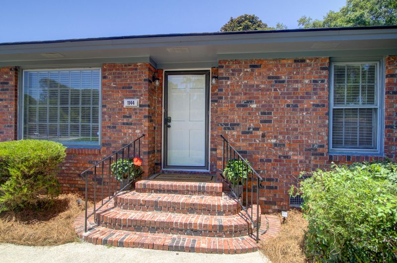 1144 Wyndham Rd, Charleston, SC 29412