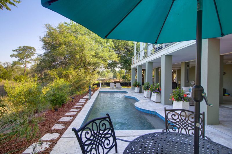 374 Mutual Dr, Charleston, SC 29414