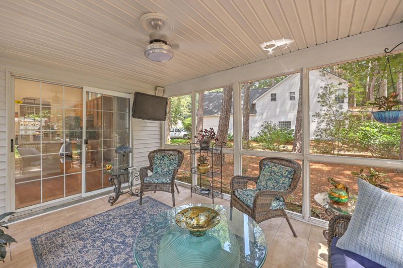 561 Pointe Of Oaks Rd, Summerville, SC 29485