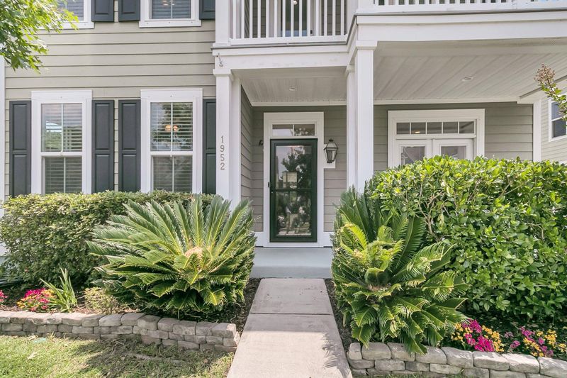 1952 Gammon St, Charleston, SC 29414