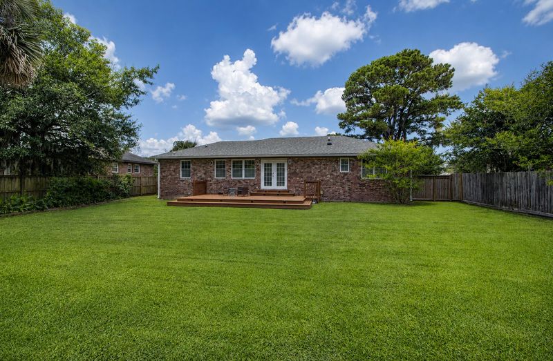 1084 Rosemead Rd, Mount Pleasant, SC 29464