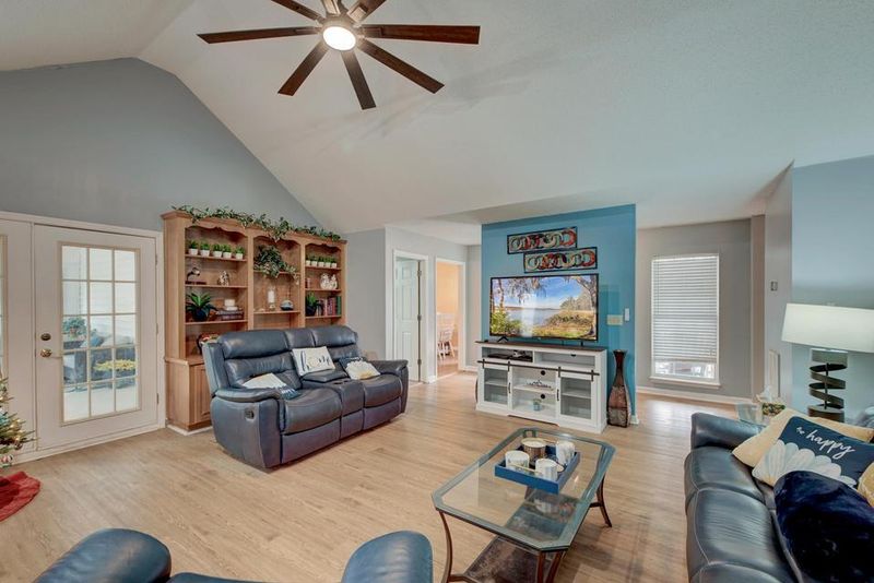 1016 Maidstone Dr, Summerville, SC 29483