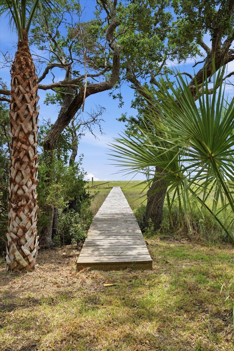 14 Hammocks Way, Edisto Island, SC 29438