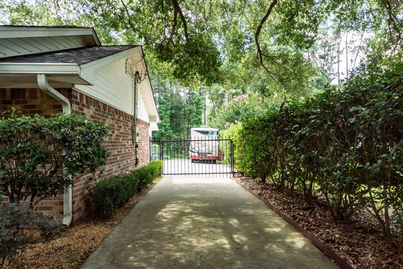 5717 San Flora Ave, Ravenel, SC 29470