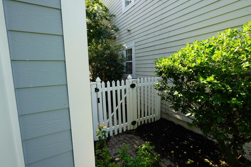 309 White Gables Dr, Summerville, SC 29483