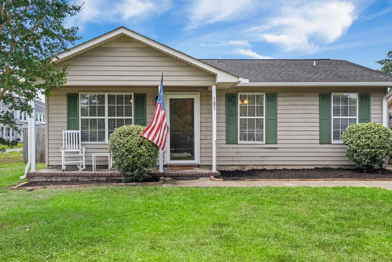 101 Lacey Ct, Moncks Corner, SC 29461