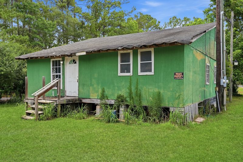 208 Rae Ln, Bonneau, SC 29431