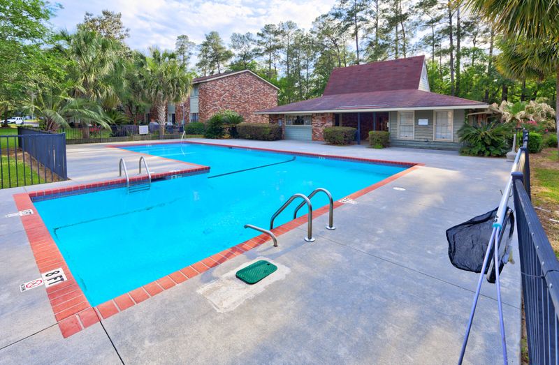805 Andrea Ln, Hanahan, SC 29410