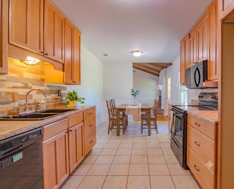106 James Rd, Summerville, SC 29486