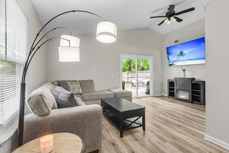 1242 Maryland Dr, Ladson, SC 29456