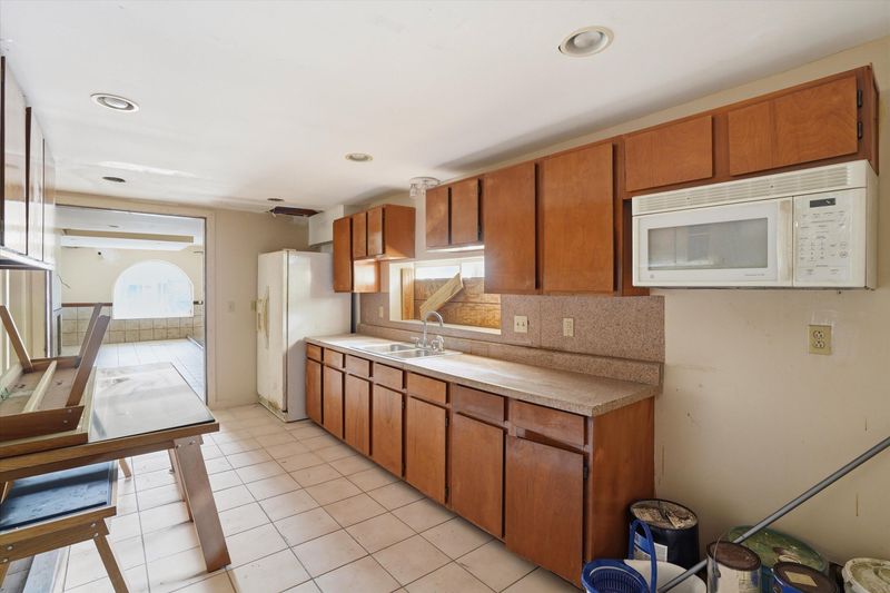 2111 Atlas St, North Charleston, SC 29405