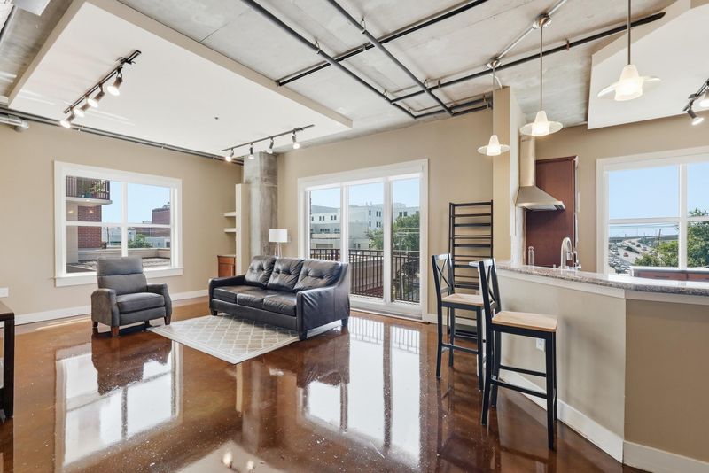 150 Bee St #402, Charleston, SC 29401