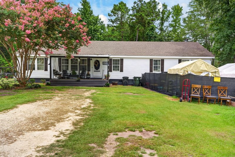 146 Glen St, Summerville, SC 29483